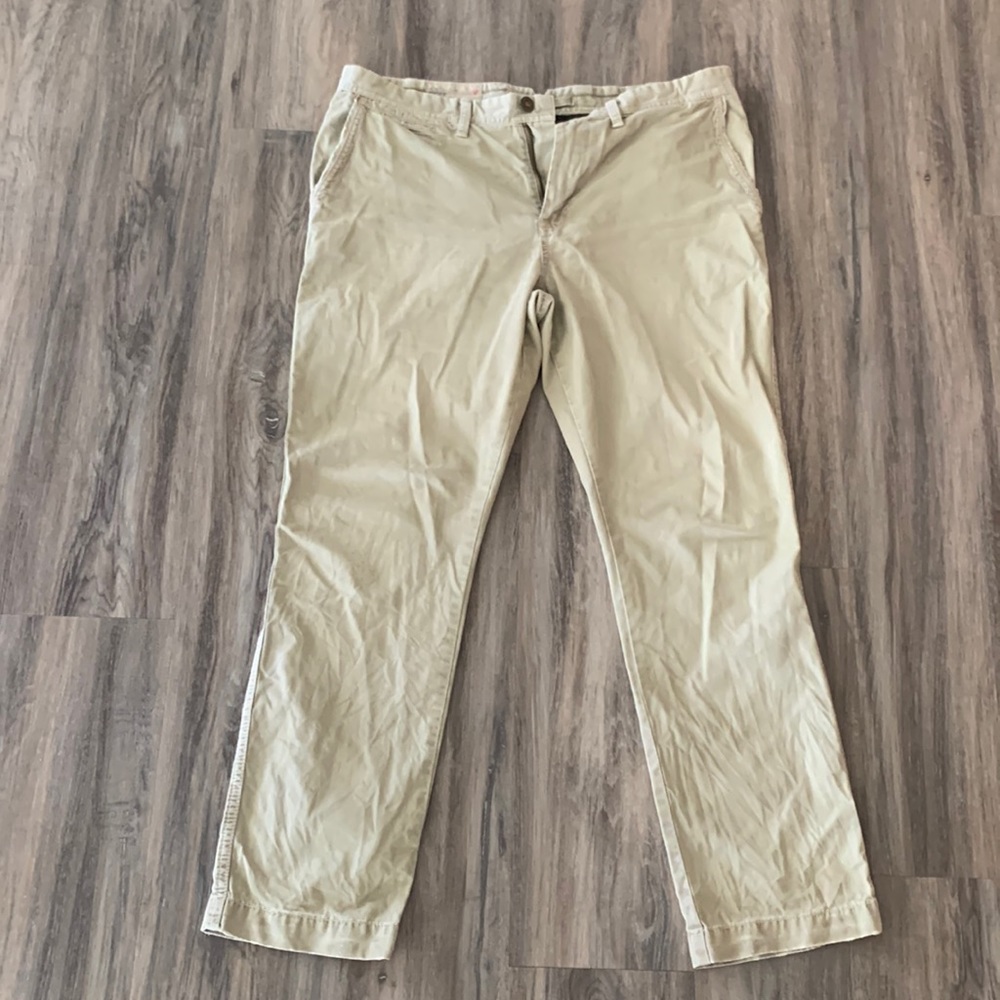 American Eagle khakis. 36x32. Deadstock in super great shape.